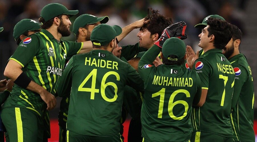 T20 World Cup: अभी भी सेमीफाइनल में पहुंच सकता है पाकिस्तान, जानिए क्या है गणित