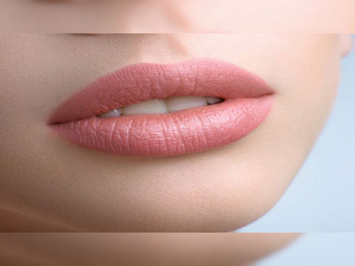 Lip Care Tips: आपके होंठ भी हैं पतले? तो इन घरेलू टिप्स से उसे बनाएं गुलाबी और प्लंपी