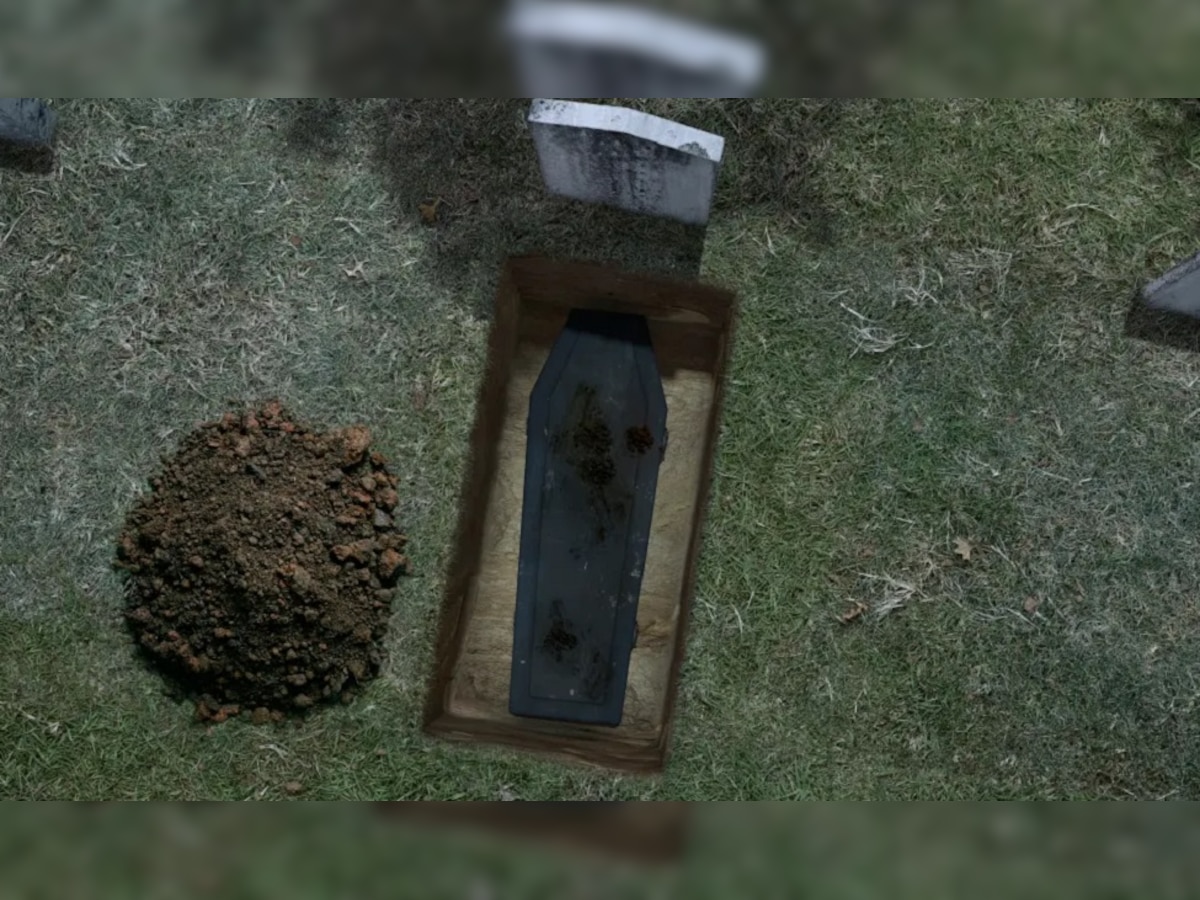 Buried Alive: पैसे लेकर लोगों को जिंदा जमीन के अंदर दफना रही ये कंपनी, बताई अनोखी थेरेपी