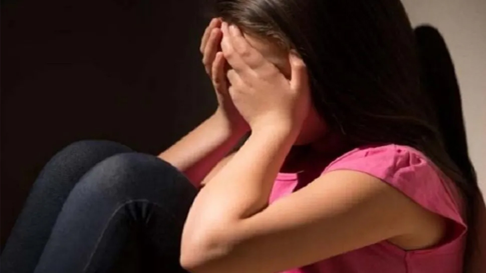 Rajasthan Girls Auction: राजस्थान में लगती है स्टांप पेपर पर लड़कियों की बोली, क़रार तोड़ने पर मां से होता है रेप Rajasthan Girls Auction: राजस्थान में लगती है स्टांप पेपर पर लड़कियों की बोली, क़रार तोड़ने पर मां से होता है रेप