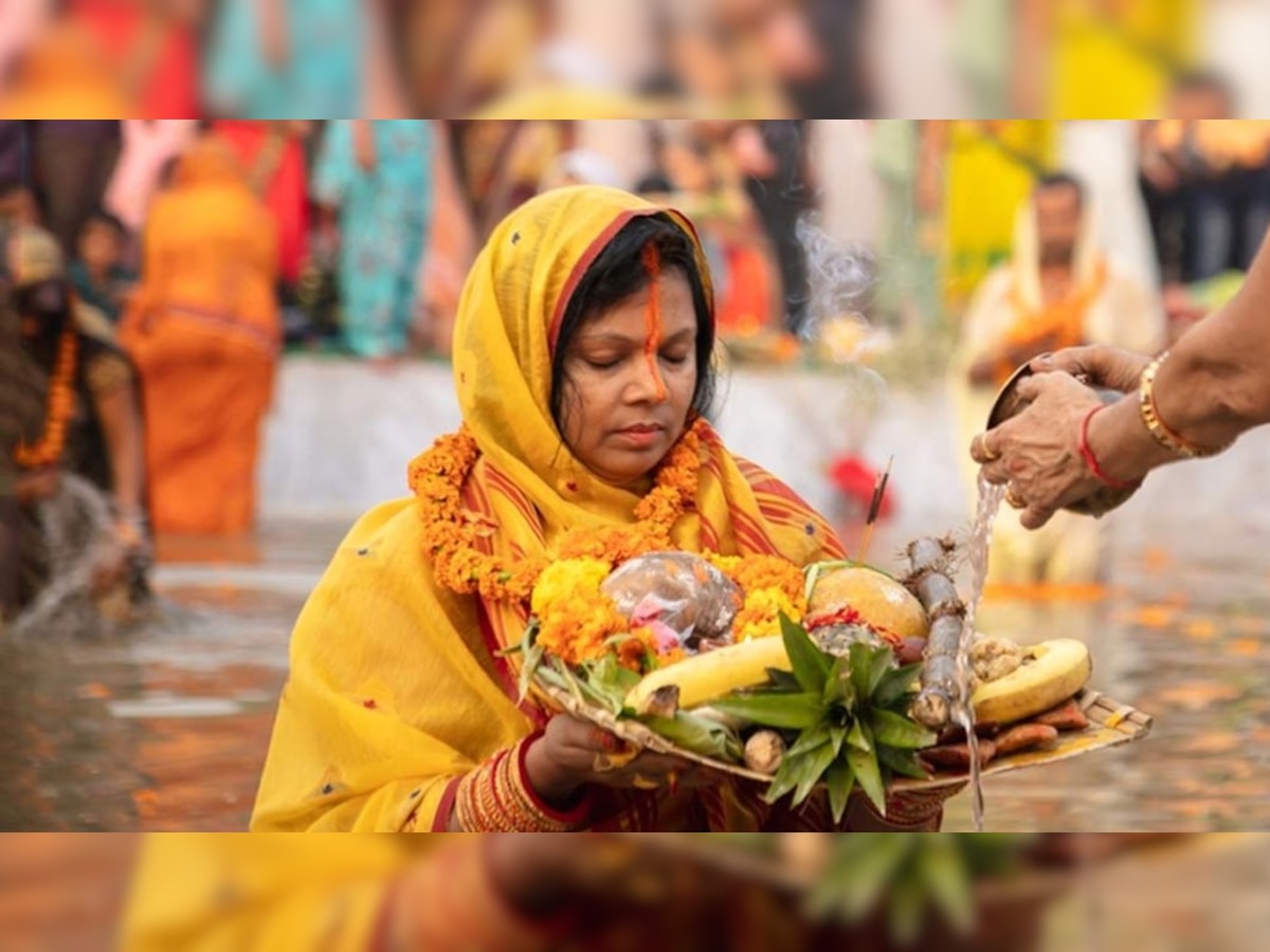 Chhath Puja 2022: छठ पूजा पर क्यों महिलाएं लगाती हैं नाक से मांग तक सिंदूर, जानें 