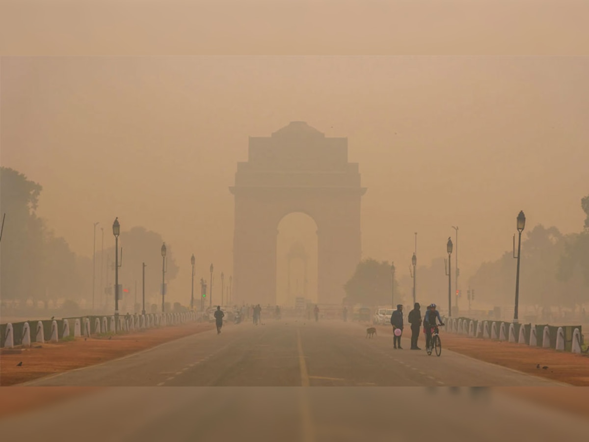 Delhi AQI: दिल्ली-एनसीआर की हवाओं में घुला 'जहर', गैस चैम्बर में रहने को मजबूर हुए लोग