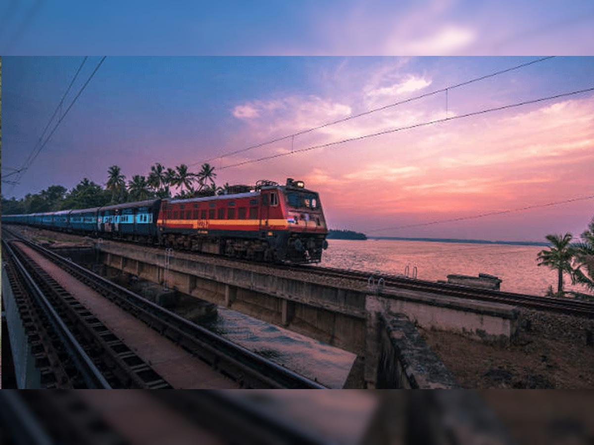 Indian Railways: रेलवे ने 94 ट्रेनों को किया रद्द, निकलने से पहले चेक कर लें लिस्ट 