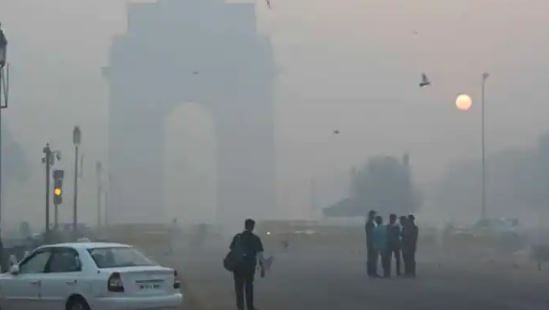 गैस चैंबर बनती जा रही है राजधानी दिल्ली, आने वाले दिनों में और खराब होगा AQI