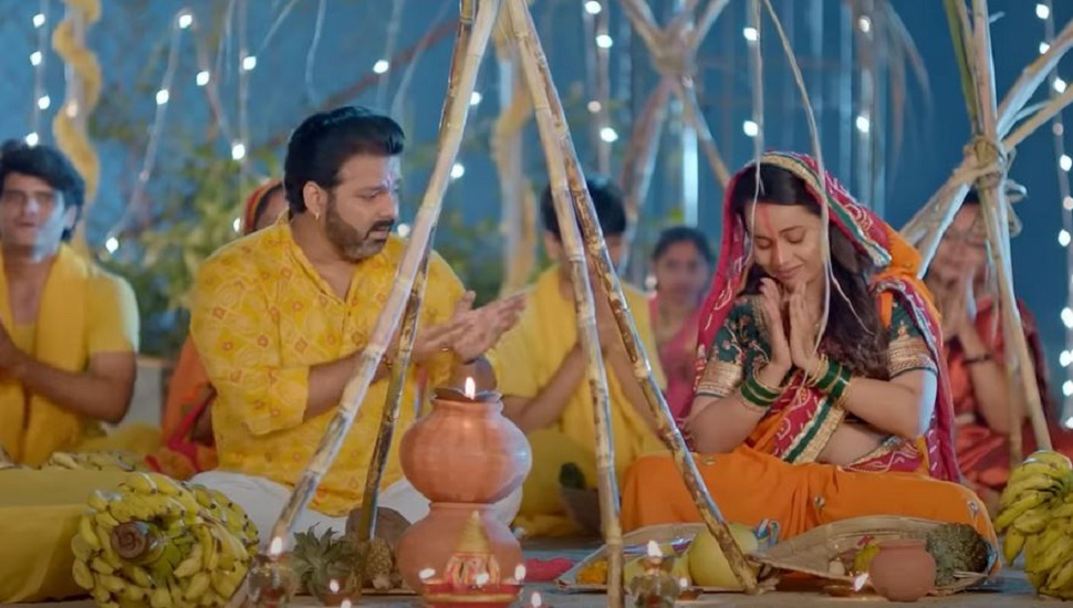 Watch Pawan Singh Khushboo Jain Bhojpuri Chhath Geet Hokhi Sahaiya Hey Watch Pawan Singh Khushboo Jain Bhojpuri Chhath Geet Hokhi Sahaiya Hey