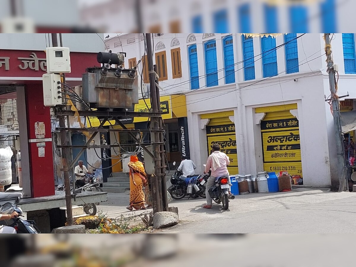 लापरवाही: बिजयनगर विद्युत विभाग के कम ऊंचाई पर ट्रांसफार्मर लगाने से दुर्घटना का खतरा