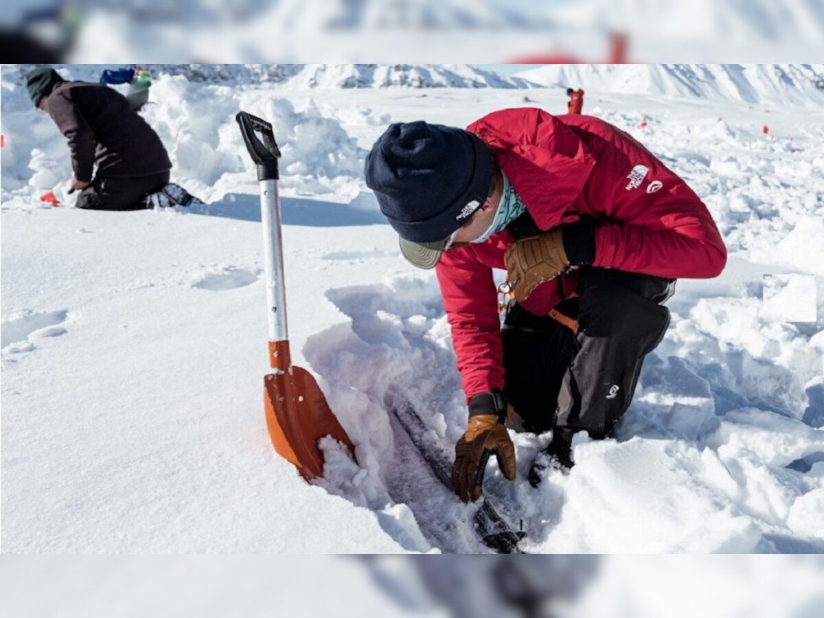 Mount Lucania: पर्वतारोही ने 85 साल पहले ग्लेशियर में फंसाया था कैमरा..अब जाकर मिला, होंगे बड़े खुलासे!