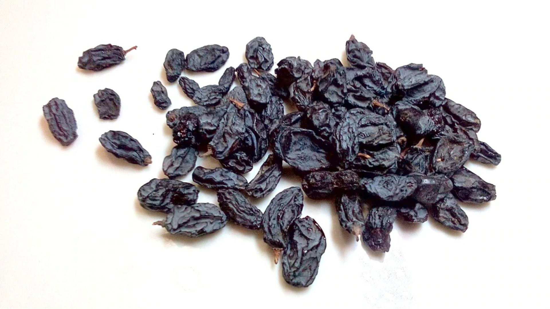 Black raisin has many benefits gives relief from constipation stomach