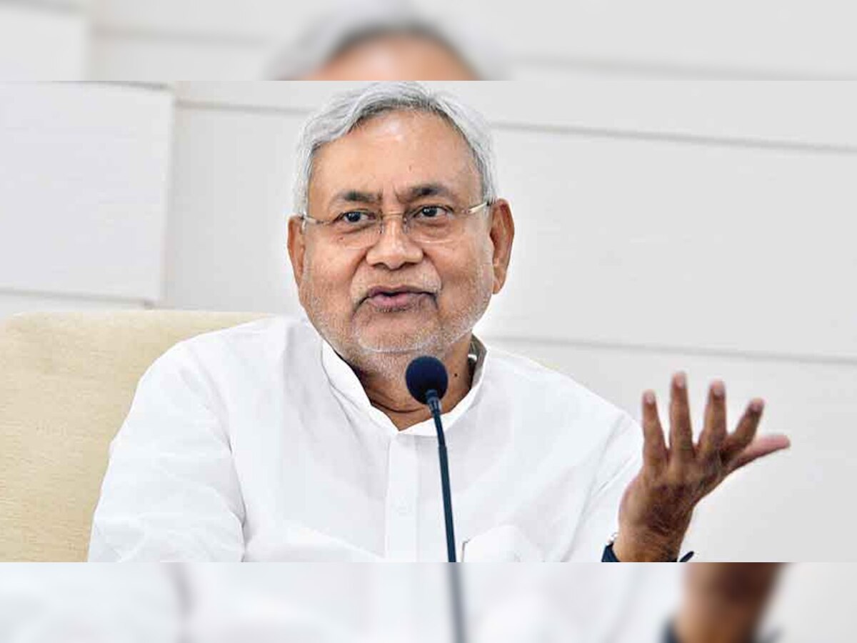 Bihar Bypoll: बाहुबली Anant Singh की पत्नी के समर्थन में उतरे Nitish Kumar, RJD ने शेयर किया वीडियो