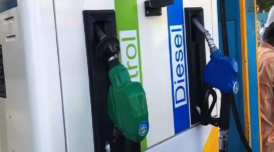 Petrol-Diesel Price Today: पहले घटाया और फिर वापस बढ़ाया, जानें क्या है पेट्रोल-डीजल का नया दाम