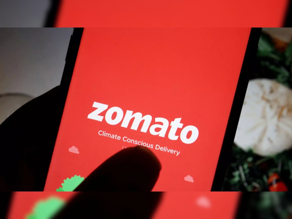 Zomato से आए खाने को खाकर बीमार हुआ कस्टमर, रिव्यू में लिखी ऐसी चीज कि करना पड़ा डिलीट