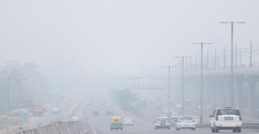 खतरनाक प्रदूषण: दिल्ली में वर्क फ्रॉम होम की अपील, नोएडा में बंद हो सकते हैं स्कूल-कॉलेज