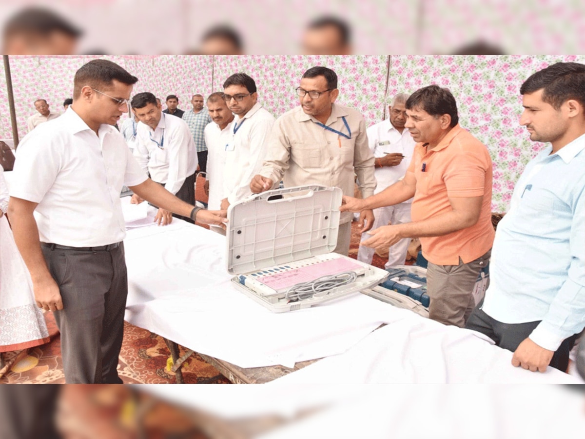 Adampur Assembly Elections: चुनाव ड्यूटी पर गए सभी कर्मचारियों को मिलेगी पेड लीव, नहीं कटेगा वेतन