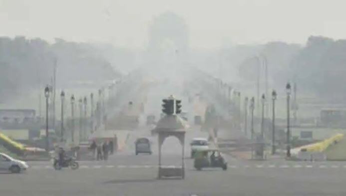पराली जलाने की वजह से खराब हो रही दिल्ली की हवा, तेजी से बढ़ रहा है प्रदूषण