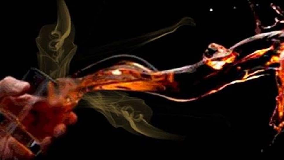 पूजा ने अर्जुन के चेहरे पर फेंक दिया तेजाब; प्रेम-प्रसंग से भी खास था मामला ! पूजा ने अर्जुन के चेहरे पर फेंक दिया तेजाब; प्रेम-प्रसंग से भी खास था मामला !