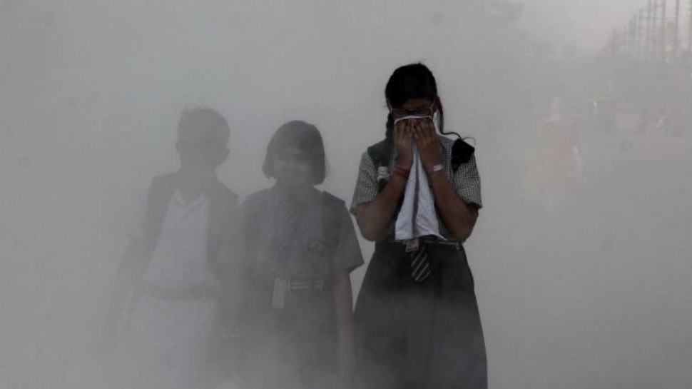 Pollution: दिल्ली-NCR में घुट रहा दम! स्कूल हुए ऑनलाइन; WFH की भी हो सकती है वापसी