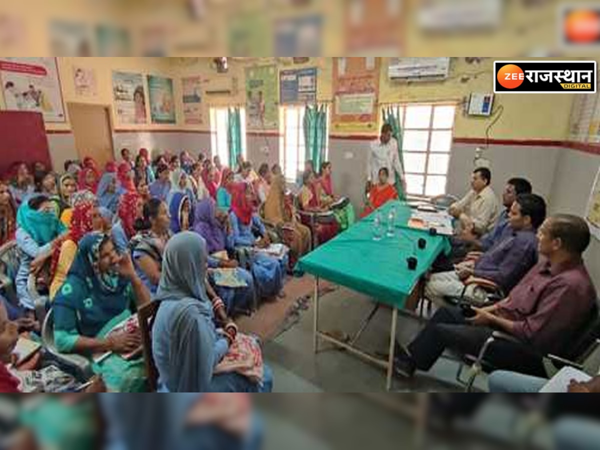 Khajuwala News : चिरंजीवी स्वास्थ्य बीमा योजना को लेकर उपखंड अधिकारी ने बैठक ली