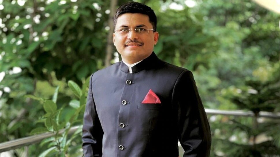 ias awanish sharan tweet viral awanish Sharan mother sent a gift | IAS ...