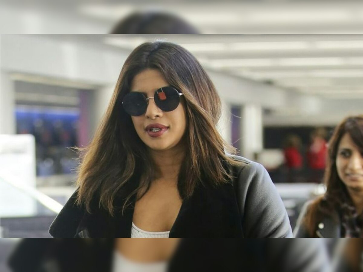 Priyanka Chopra Video: बेहद स्टाइलिश लुक में मुंबई एयरपोर्ट पर दिखीं प्रियंका चोपड़ा, वायरल हो रहा है वीडियो 