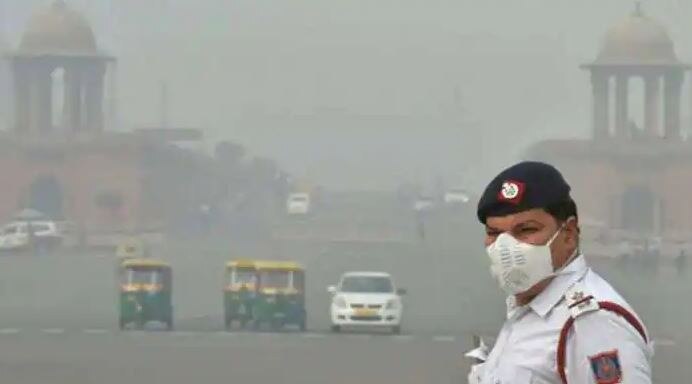दिल्ली में 80 फीसदी परिवार प्रदूषण से प्रभावित, कई लोगों ने अस्थाई रूप से छोड़ी राजधानी