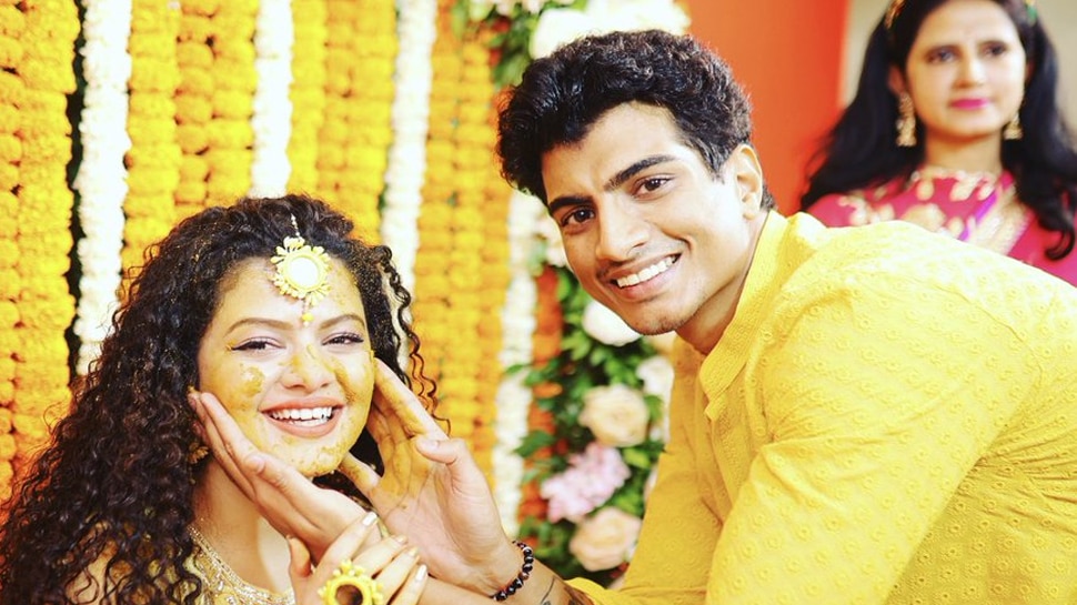 Palak Muchhal Mithoon Sharma S Wedding First Photos Watch Here Palak Muchhal Wedding Pics एक