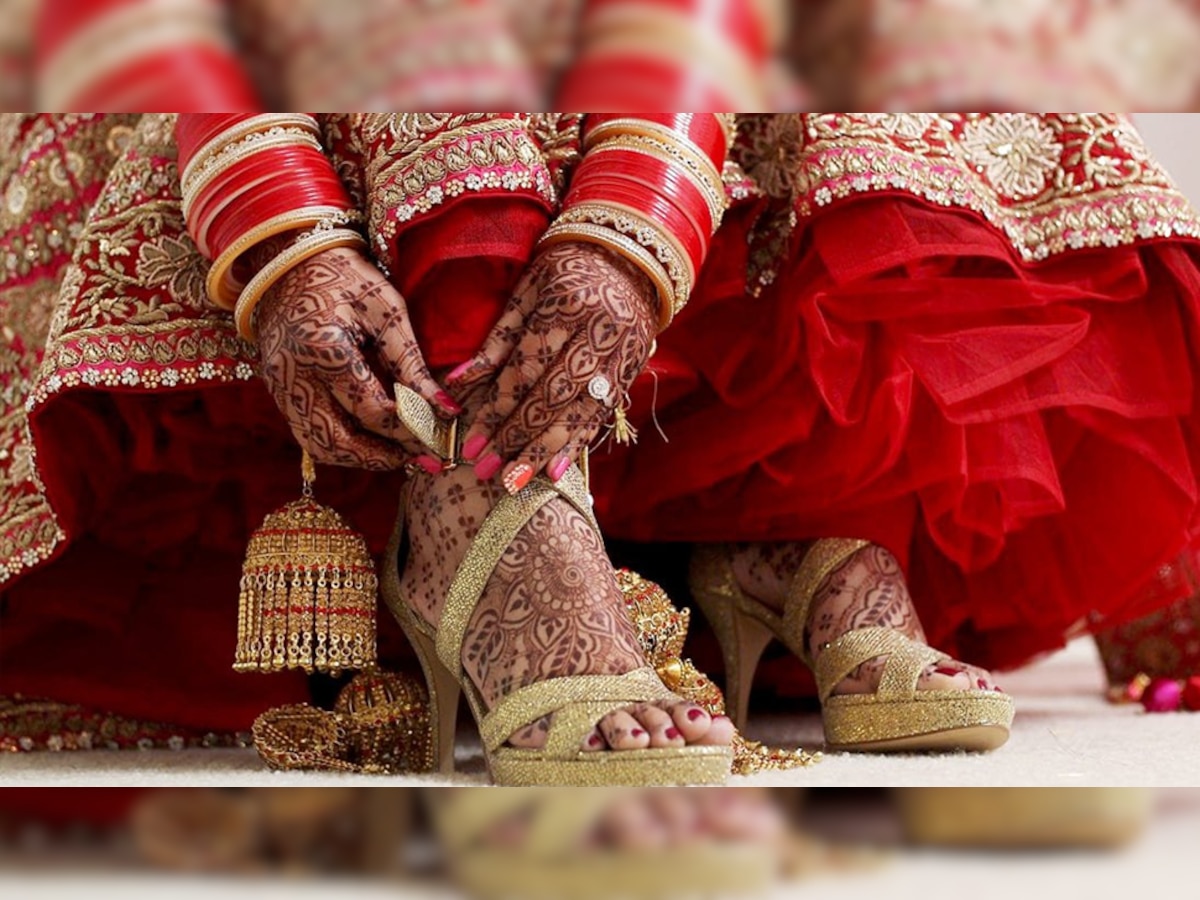 Wedding News: सैंडल लेकर नहीं आया दूल्हा तो दुल्हन ने ससुराल जाने से किया मना, भरी पंचायत में जमकर हुआ तमाशा और