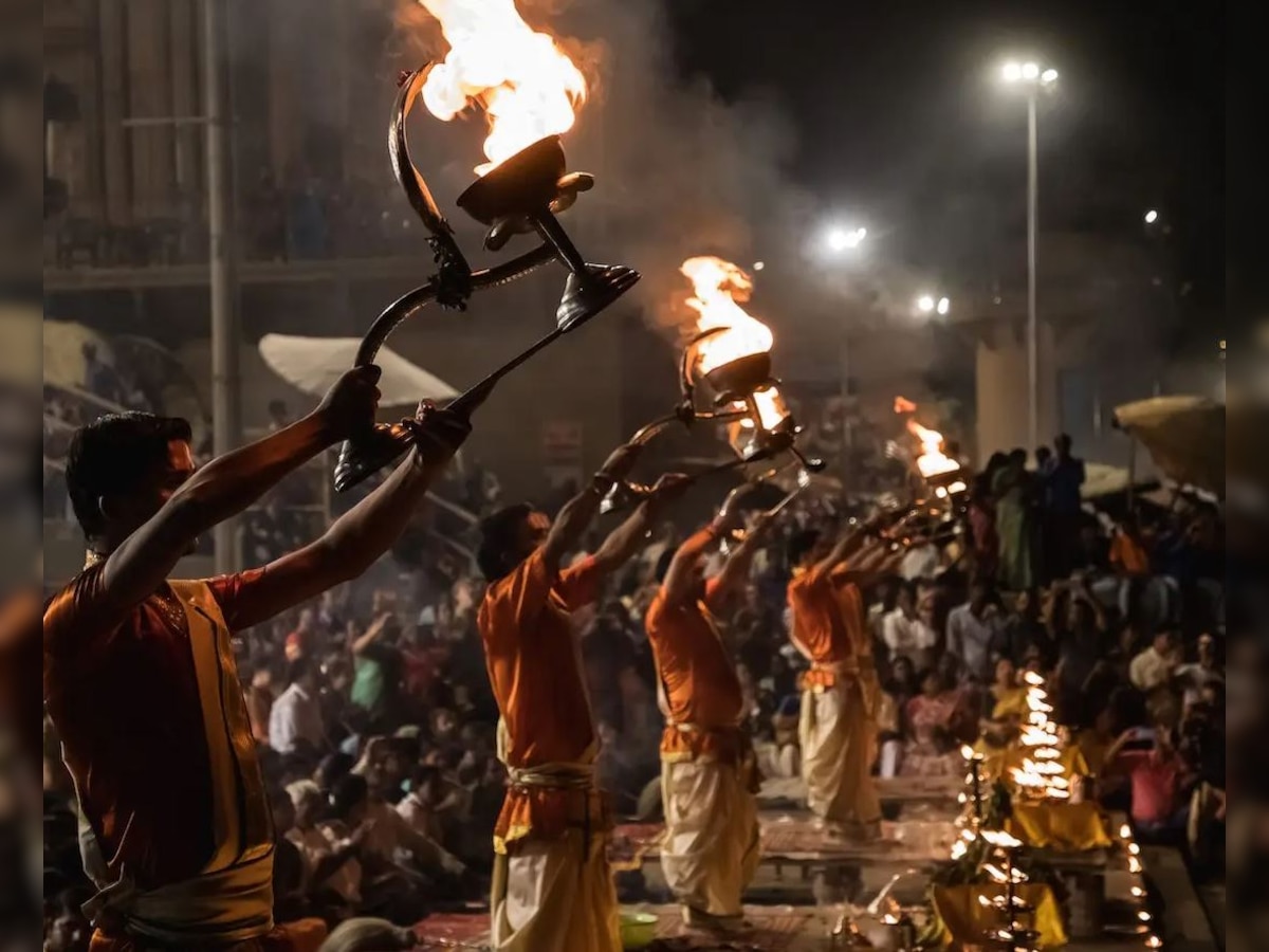 Dev Diwali Story: क्यों स्वर्ग में देवताओं ने मनाई थी दिवाली, जानिए इसका कथा जो भगवान शिव से जुड़ी है