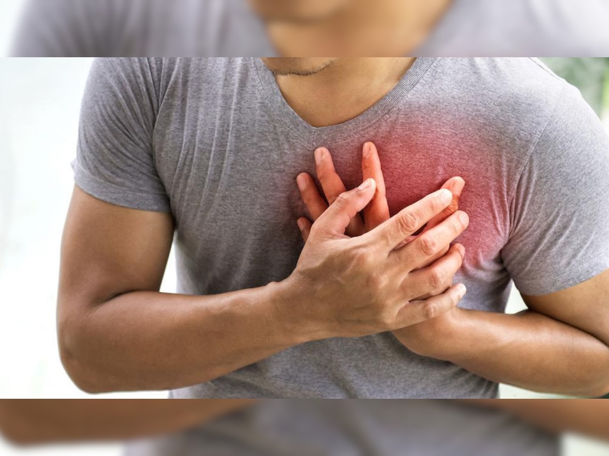 Heart Swelling Symptoms: हार्ट अटैक से पहले शरीर में दिखने लगते हैं ये संकेत, गलती से किया नजरअंदाज तो जा सकती है जान  