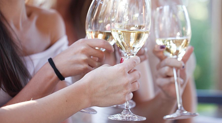 कोरोना महामारी के बाद दिल्ली में 37% महिलाएं पीने लगी ज्यादा शराब!