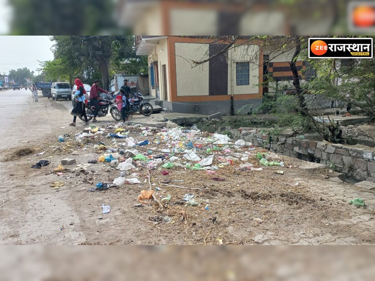 कचरे के ढेर में बदली रामगंजमंडी की सुकेत पंचायत, गंदगी से परेशान हुए आमजन