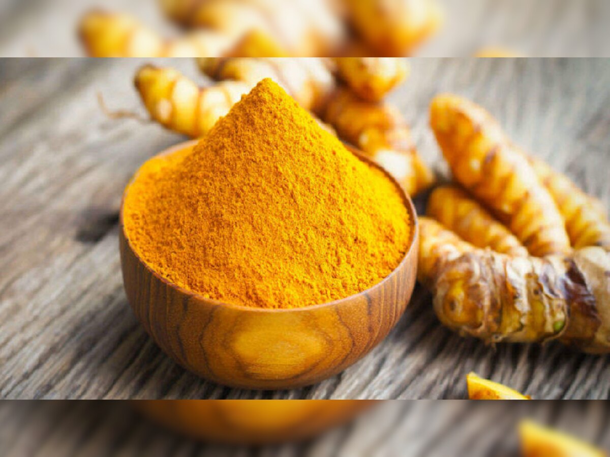 Turmeric Benefits: जानें एक चुटकी हल्दी के फायदे, अपनी डाइट में करें इसे शामिल