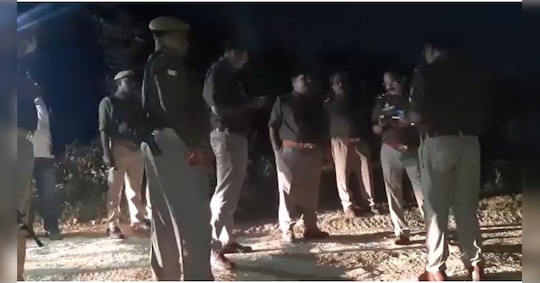 Varanasi miscreants shot inspector and snatched pistol apup | Gun shot :  वाराणसी में बदमाशों ने पुलिस को दी चुनौती, दारोगा की पिस्‍टल छीन गोली मारी  | Hindi News, Uttar Pradesh