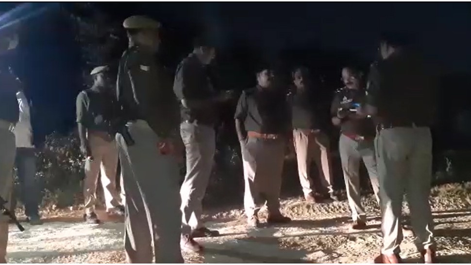 Varanasi miscreants shot inspector and snatched pistol apup | Gun shot : वाराणसी में बदमाशों ने पुलिस को दी चुनौती, दारोगा की पिस्टल छीन गोली मारी | Hindi News, Uttar Pradesh