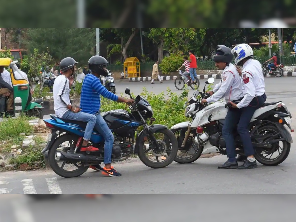 Traffic Rules: किसी दूसरे को बाइक-स्कूटर देने से पहले जान लें ये नियम, 25,000 का लगेगा जुर्माना 