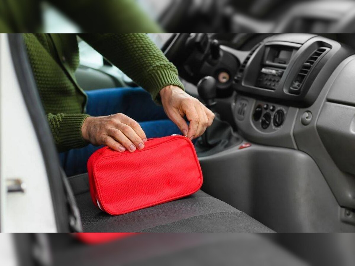Car Emergency Kit: शहर हो या हाईवे, कार में हमेशा रखें ये 5 जरूरी चीजें, मुसीबत में आएंगी काम