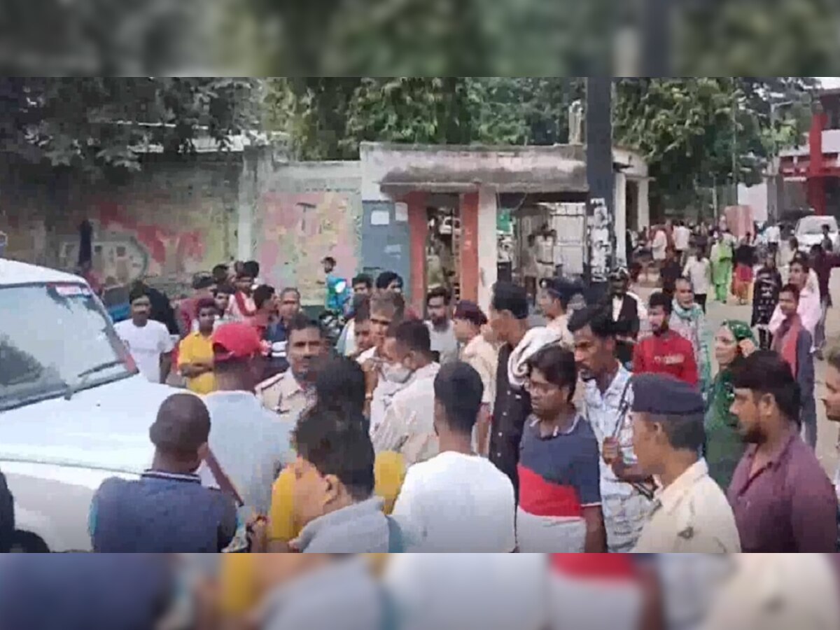 भागलपुर में पुलिस ने अपराधियों को हथकड़ी लगाकर छोड़ा, सड़क पर इधर-उधर टहलते रहे आरोपी