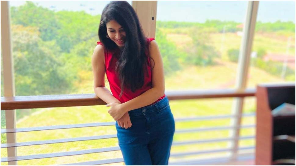 Ananya become an IAS after just one year of preparation and at the age of  22 she got success in her first attempt | सिर्फ 1 साल की तैयारी और 22 की