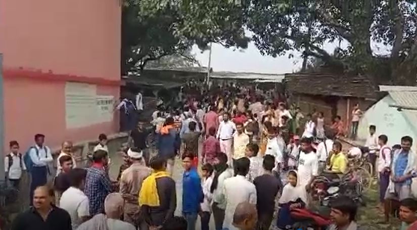 Begusarai: आठवीं की छात्रा से टूट गई खेल सामग्री, शिक्षक ने ऐसा पीटा कि हो गई ये हालत