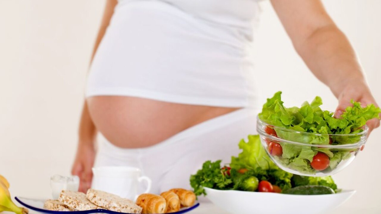 Pregnancy Tips: खानपान में ये लापरवाही मां बनने में आ सकती है आड़े, जानिए किन चीजों का करें परहेज