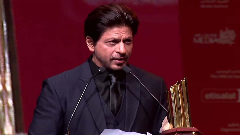 दुबई में शाहरुख खान को मिला ये खास अवार्ड; दिल में उतर जाएगी बादशाह की ये स्पीच दुबई में शाहरुख खान को मिला ये खास अवार्ड; दिल में उतर जाएगी बादशाह की ये स्पीच