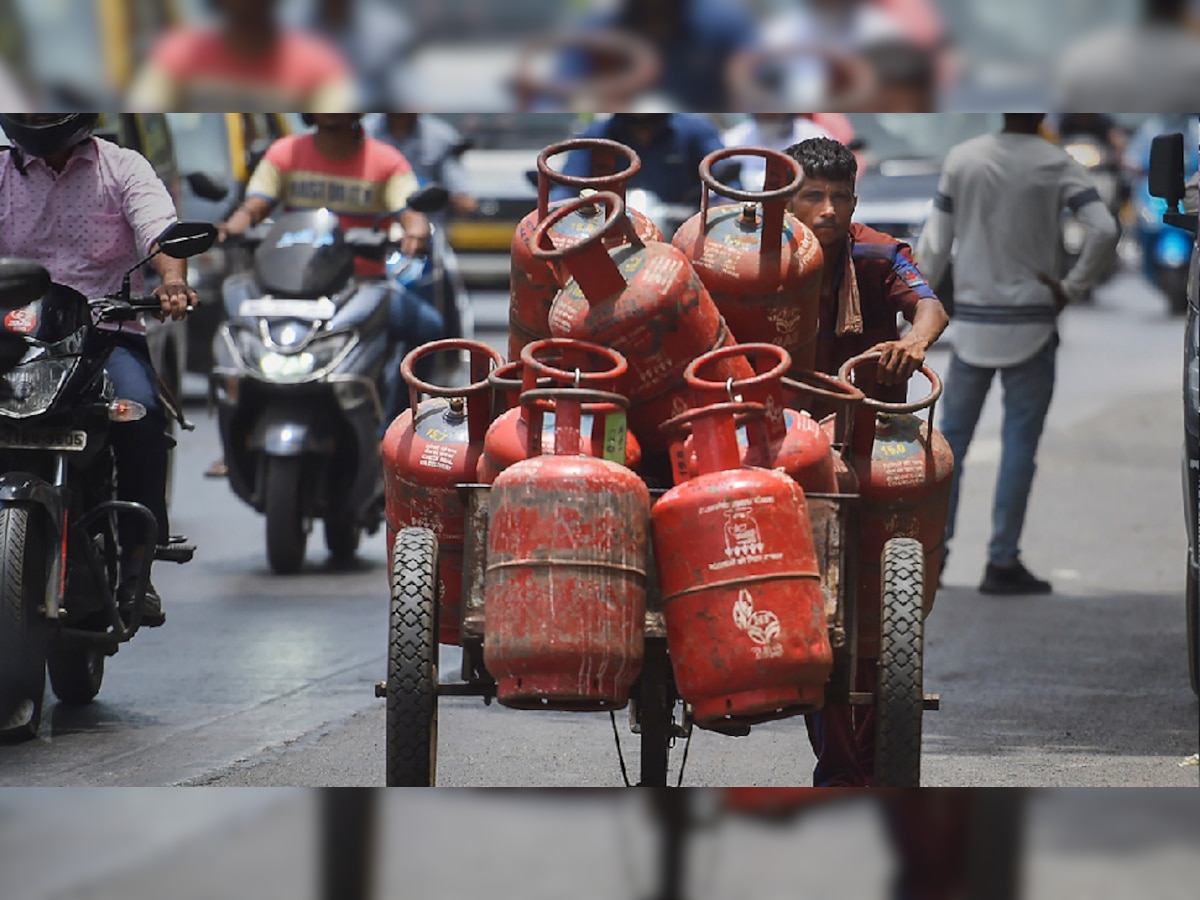 LPG Gas Cylinder: ବଡ଼ ଝଟକା! LPG ଗ୍ୟାସ ମୂଲ୍ୟକୁ ନେଇ ଏହି ନିଷ୍ପତ୍ତି ନେଲେ ସରକାର, ପ୍ରଭାବିତ ହେବେ କୋଟି କୋଟି ଗ୍ରାହକ