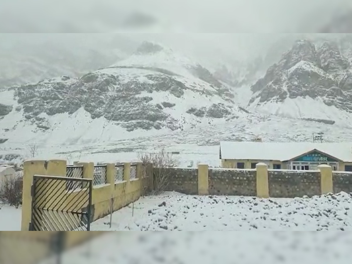 Himachal Weather Update: शिमला-मनाली में हुई सीजन की पहली बर्फबारी, बर्फ से गुलजार हुई घाटी