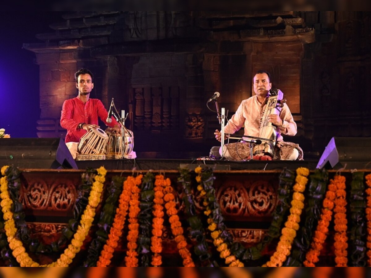 Rajarani Music Festival 2022: ରାଜାରାଣୀ ସଙ୍ଗୀତ ମହୋତ୍ସବର ଦ୍ବିତୀୟ ସନ୍ଧ୍ୟା,ଶାସ୍ତ୍ରୀୟ ସଙ୍ଗୀତର ମୁର୍ଚ୍ଛନାରେ ମୁଖରିତ ହେଲା ମନ୍ଦିର ପ୍ରାଙ୍ଗଣ