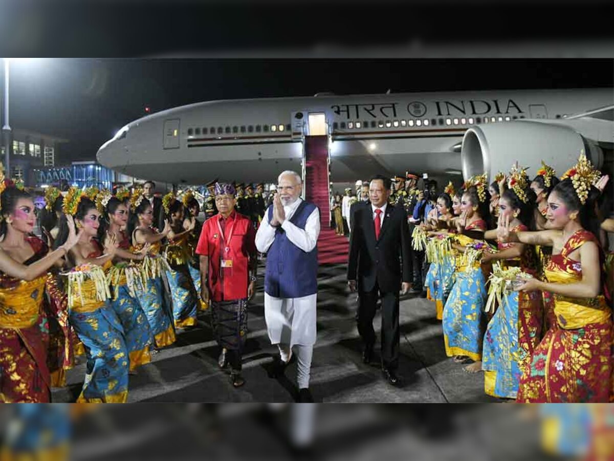 WATCH: PM मोदी के बाली पहुंचने पर भारतीय समुदाय में उत्साह, ‘चिट्ठी आई है’ गाना गाकर किया प्रधानमंत्री का स्वागत 