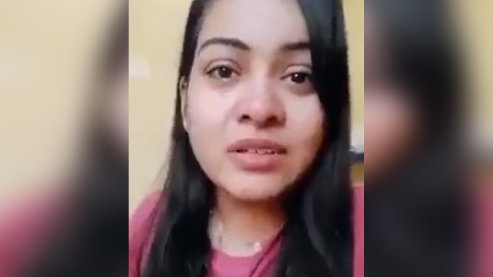 Graduate Chaiwali का रोते हुए वीडियो वायरल, बोलीं बिहार में होता है लड़कियों के साथ ऐसा Graduate Chaiwali का रोते हुए वीडियो वायरल, बोलीं बिहार में होता है लड़कियों के साथ ऐसा