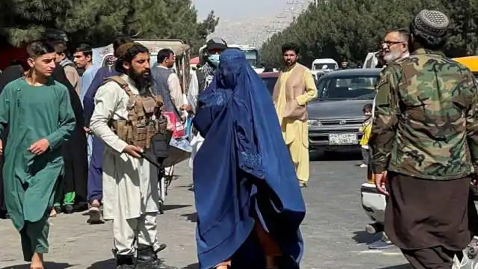 Afghanistan में शरिया कानून लागू, चोरों, किडनैपर्स और देशद्रोहियों को दी जाएगी खौफनाक सजा Afghanistan में शरिया कानून लागू, चोरों, किडनैपर्स और देशद्रोहियों को दी जाएगी खौफनाक सजा