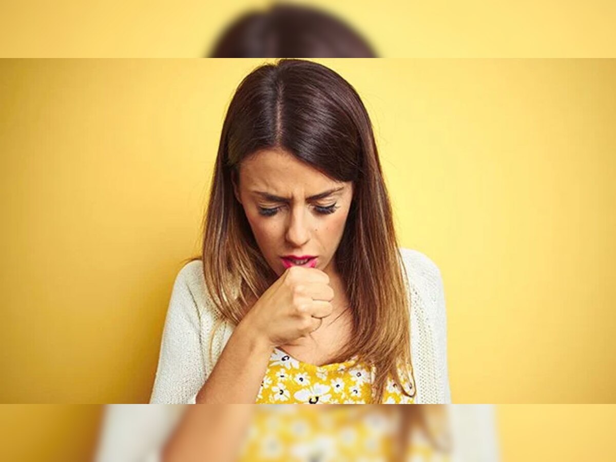 Prolonged Cough: लगातार हो रही है खांसी को हल्के में न लें, कहीं ये इन 4 बीमारियों का इशारा तो नहीं?