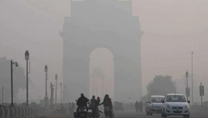 Delhi Weather: ठंडी हवाओं से दिल्ली में बढ़ सकती है सर्दी, हवा की क्वालिटी में हो रहा सुधार