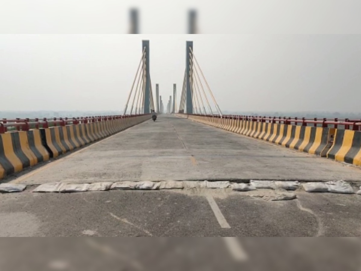 गजब! 3 सौ करोड़ की लागत से बने पुल पर दरार आई तो पुलिस से सुरक्षा की मांग कर रहे सेतु निगम के अफसर  