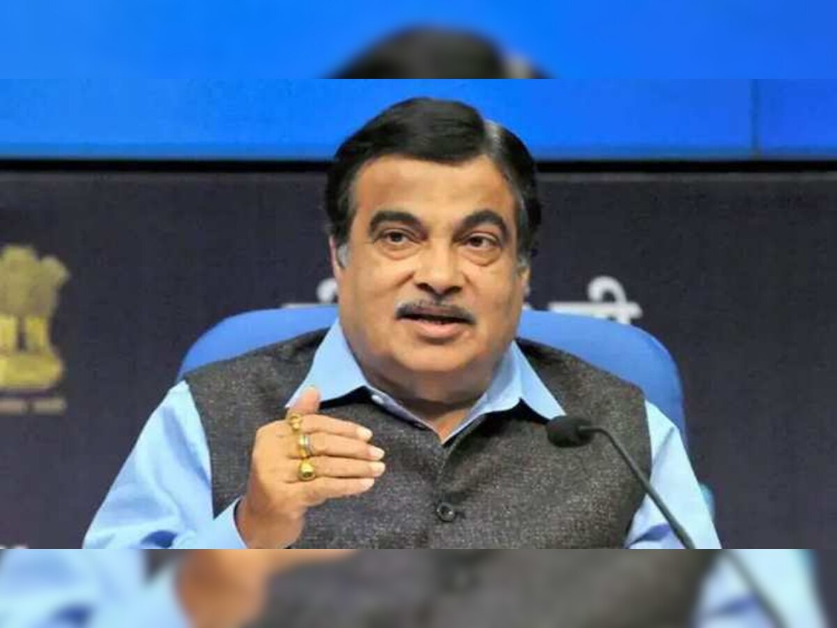 Nitin Gadkari Falls Sick: नितिन गडकरी की एक प्रोग्राम के दौरान बिगड़ी तबियत